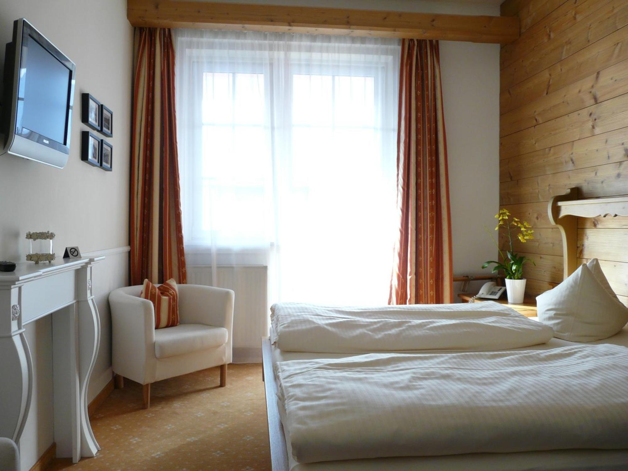 Hotel Roter Hahn - Bed & Breakfast 가르미슈파르텐키르헨 외부 사진