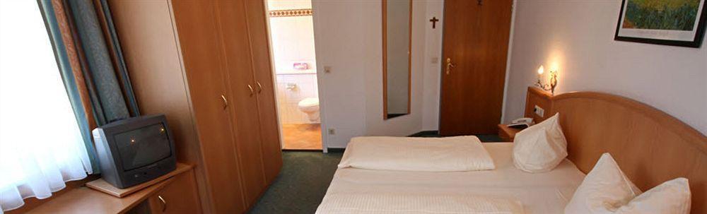 Hotel Roter Hahn - Bed & Breakfast 가르미슈파르텐키르헨 외부 사진